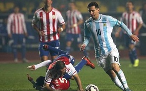 Messi xỏ háng làm 2 cầu thủ Paraguay ngã dúi dụi trên sân